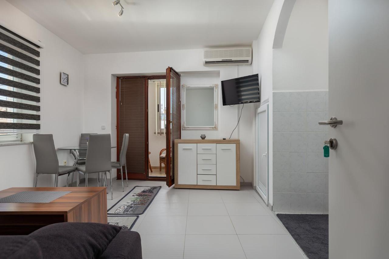 Apartments Smaila 1729 Pula Exterior photo